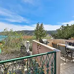 2 Bedroom Gorgeous In *