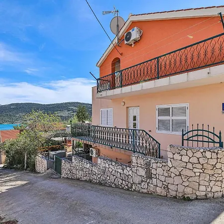 2 Bedroom Gorgeous In