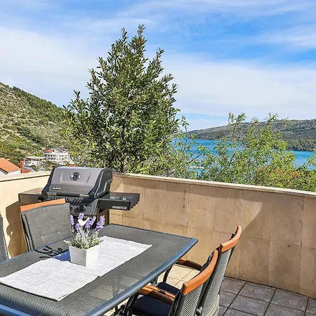 2 Bedroom Gorgeous In Appartamento