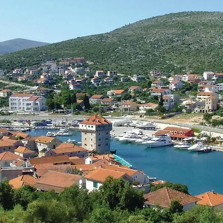 2 Bedroom Gorgeous In Apartament *