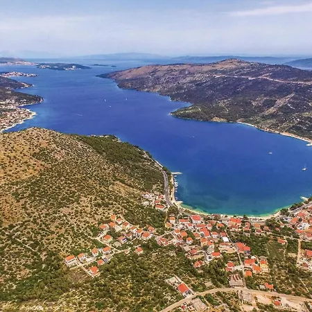 2 Bedroom Gorgeous In Apartament Marina
